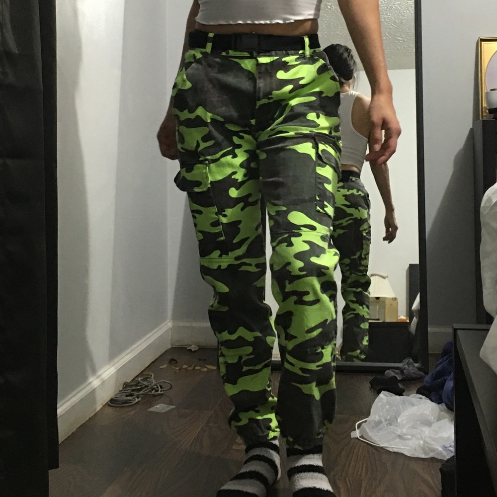 Camo cargo pants with belt